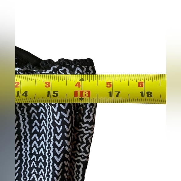 BCBGeneration Woman’s Black/White Pattern Mini Dress, Size 6 - Picture 10 of 10